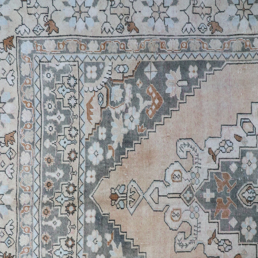 Z263 Handwoven Vintage Rug 5'4 x 8