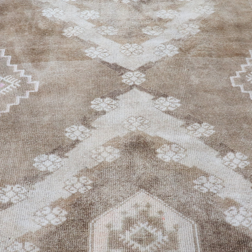 Z295 Handwoven Vintage Rug 3'11 x 6’3