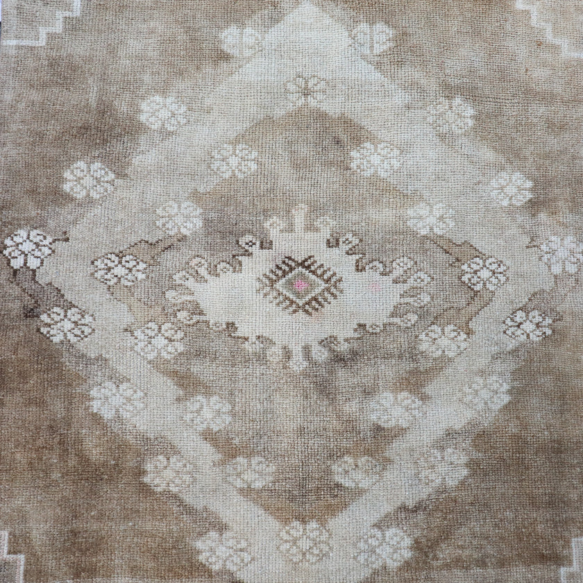 Z295 Handwoven Vintage Rug 3'11 x 6’3