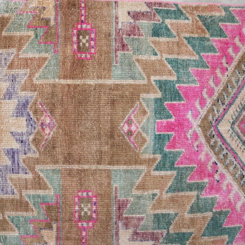 Z320 Handwoven Vintage Rug 2'5 x 8’7