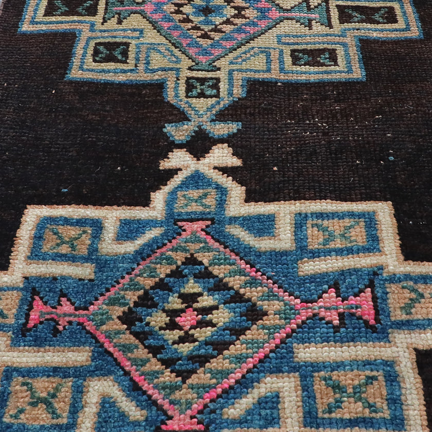Z334 Handwoven Vintage Rug 2'7x7’8