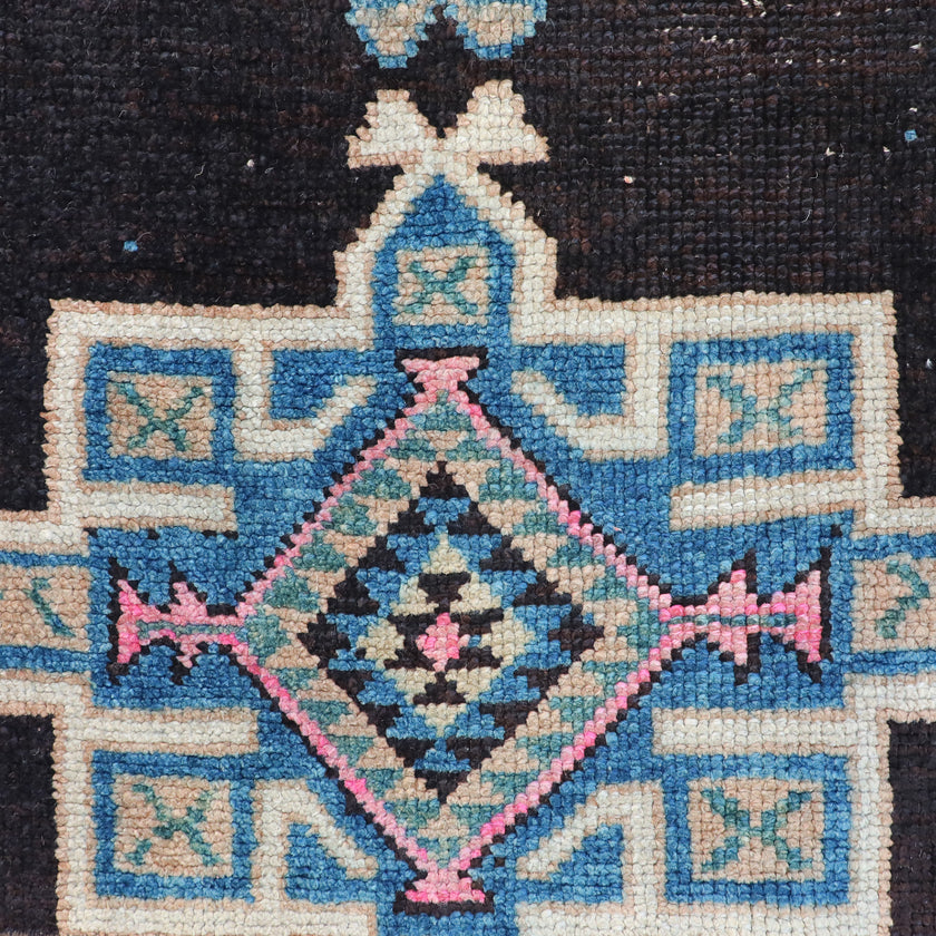 Z334 Handwoven Vintage Rug 2'7x7’8