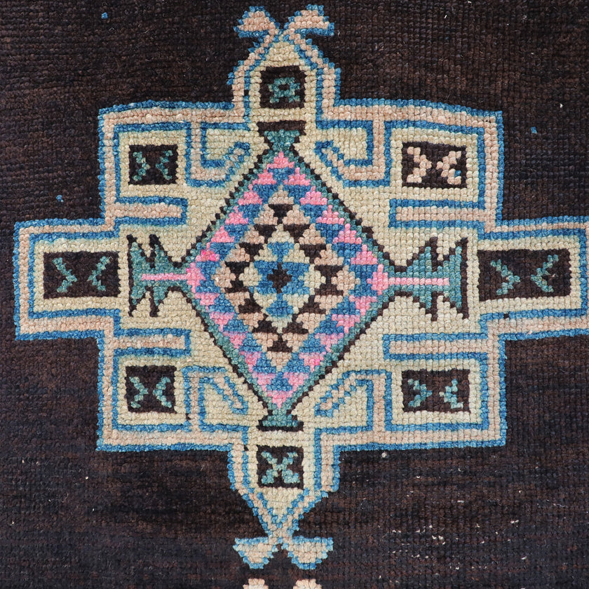 Z334 Handwoven Vintage Rug 2'7x7’8