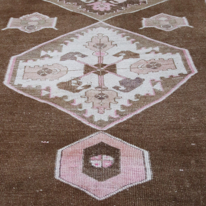 Z337 Handwoven Vintage Rug 5'7x10’2