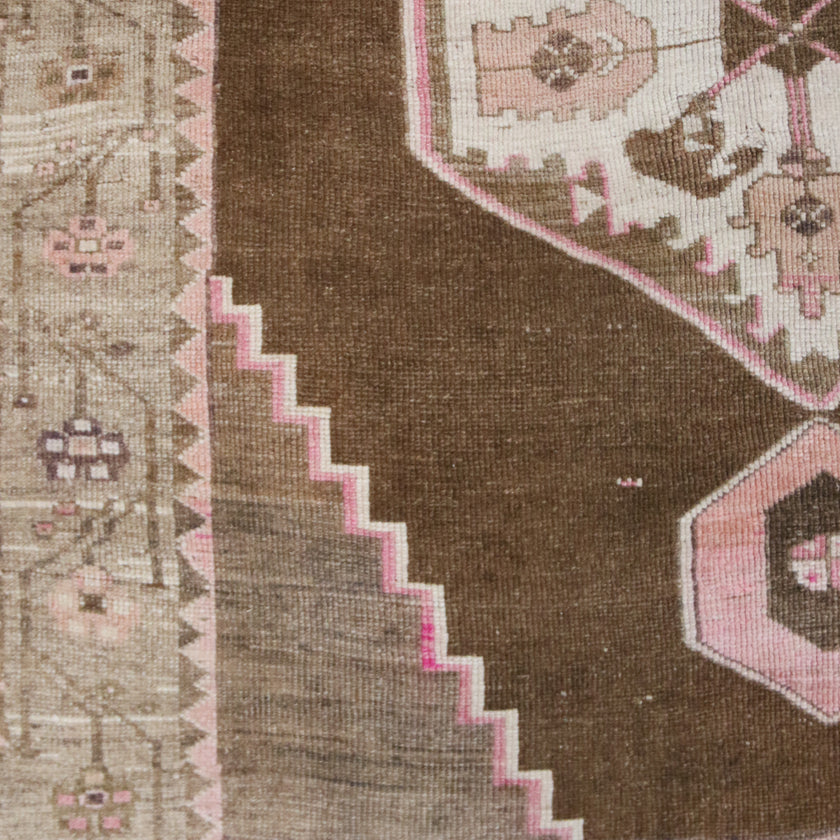 Z337 Handwoven Vintage Rug 5'7x10’2