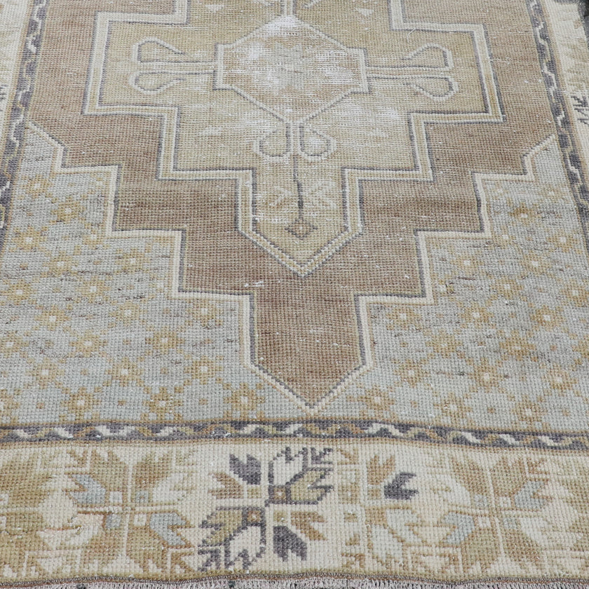 Z396 Handwoven Vintage Rug 2’10 x 6'10