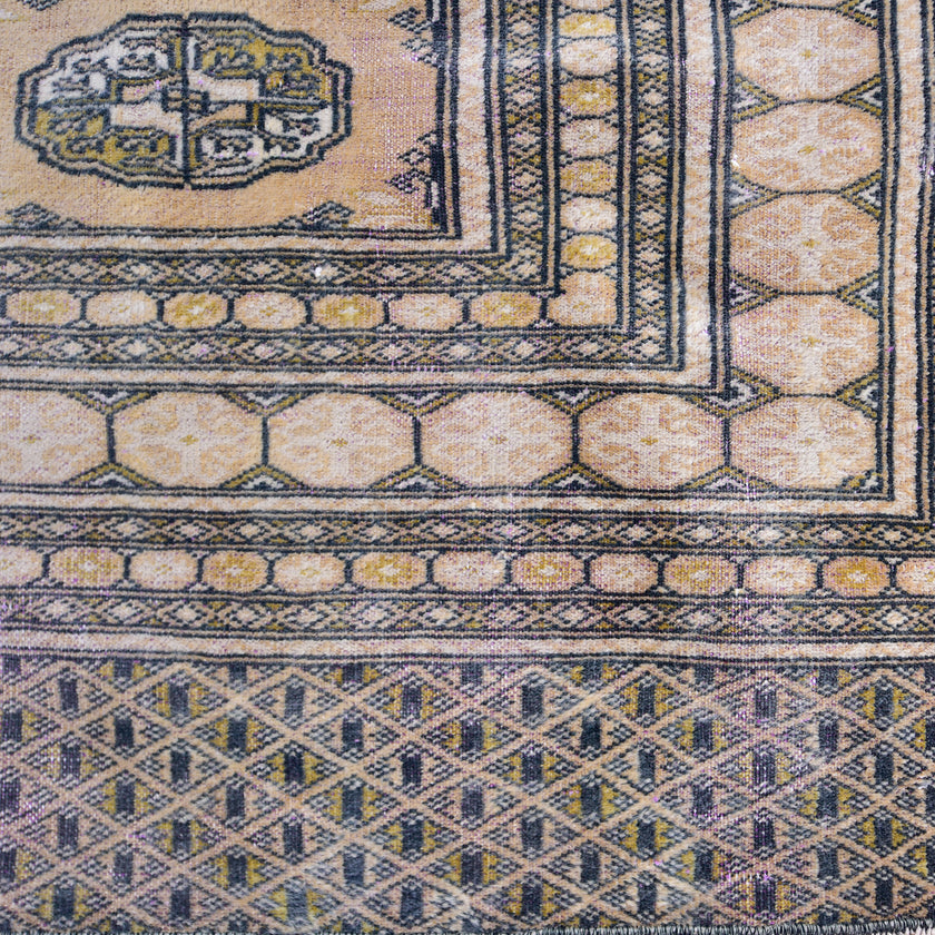Z404 Handwoven Vintage Rug 6 x 8