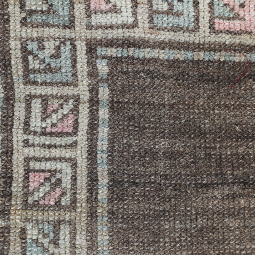 Z406 Handwoven Vintage Rug 5'7x10’11