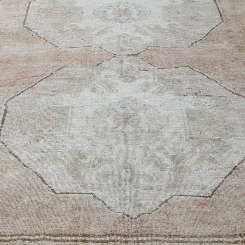 Z418 Handwoven Vintage Rug 6’2x11’11