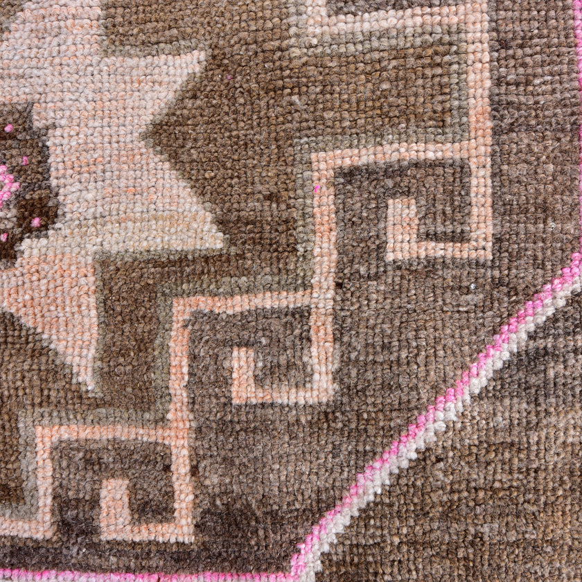 Z420 Handwoven Vintage Rug 3’2 x 8’1