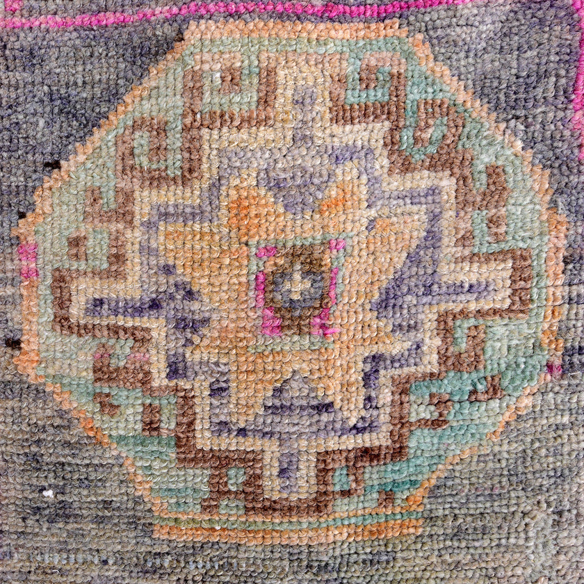 Z421 Handwoven Vintage Rug 2'10 x 9’10