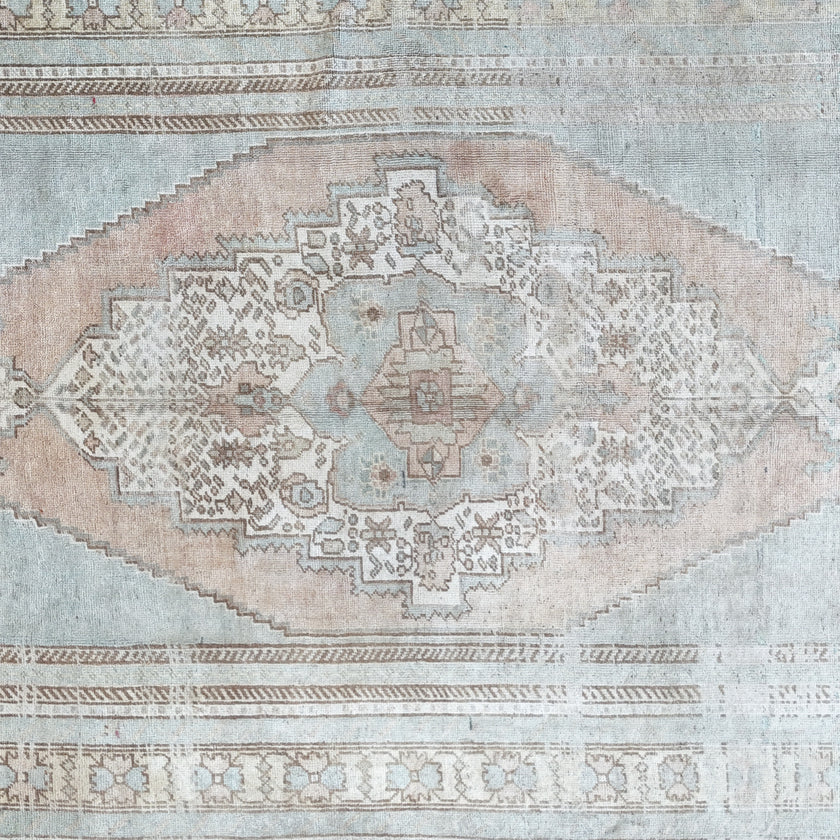 Z442 Handwoven Vintage Rug 5’5x10’6