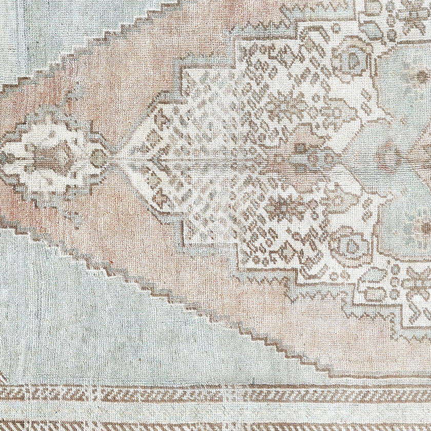 Z442 Handwoven Vintage Rug 5’5x10’6