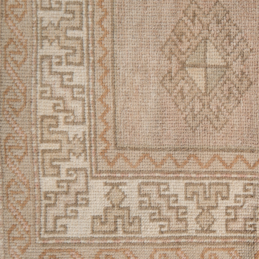 Z458 Handwoven Vintage Rug 6'8 x 3’8