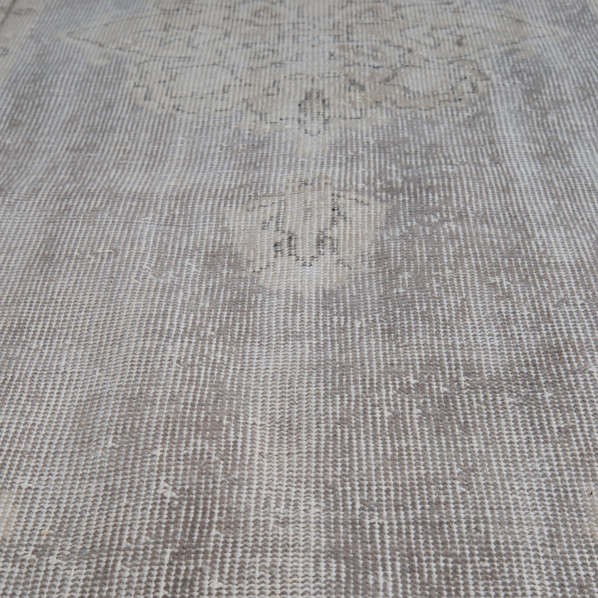 Z462 Handwoven Vintage Rug 10’9 x 2’8