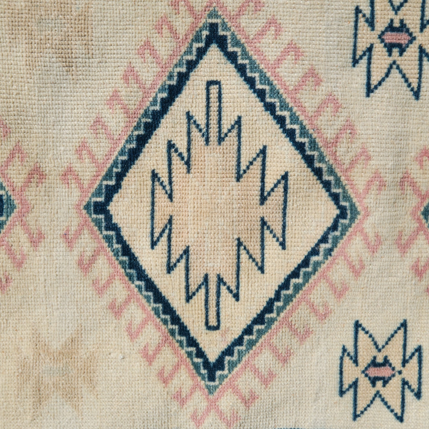 Z471 Handwoven Vintage Rug 2’10 x 4’10