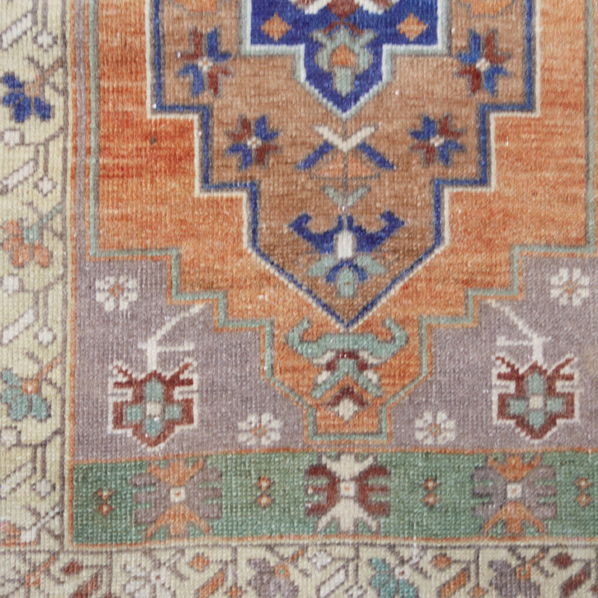 Z492 Handwoven Vintage Rug 2 x 3’5