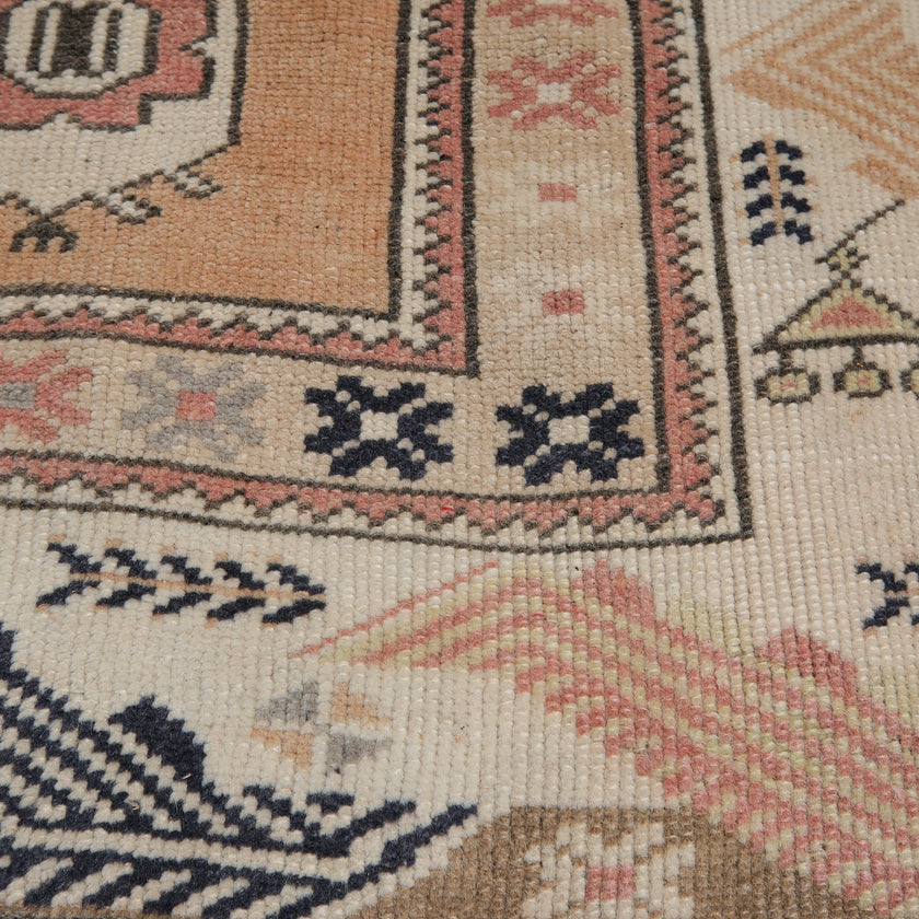 Z515 Handwoven Vintage Rug 2'9 x 4’7