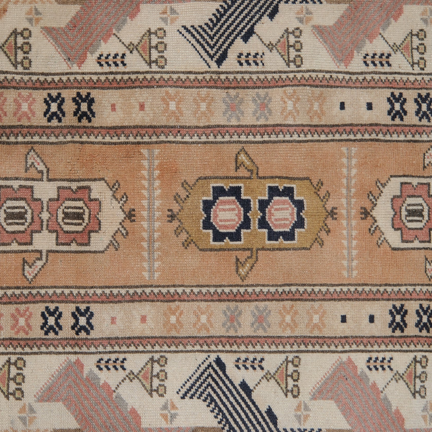 Z515 Handwoven Vintage Rug 2'9 x 4’7