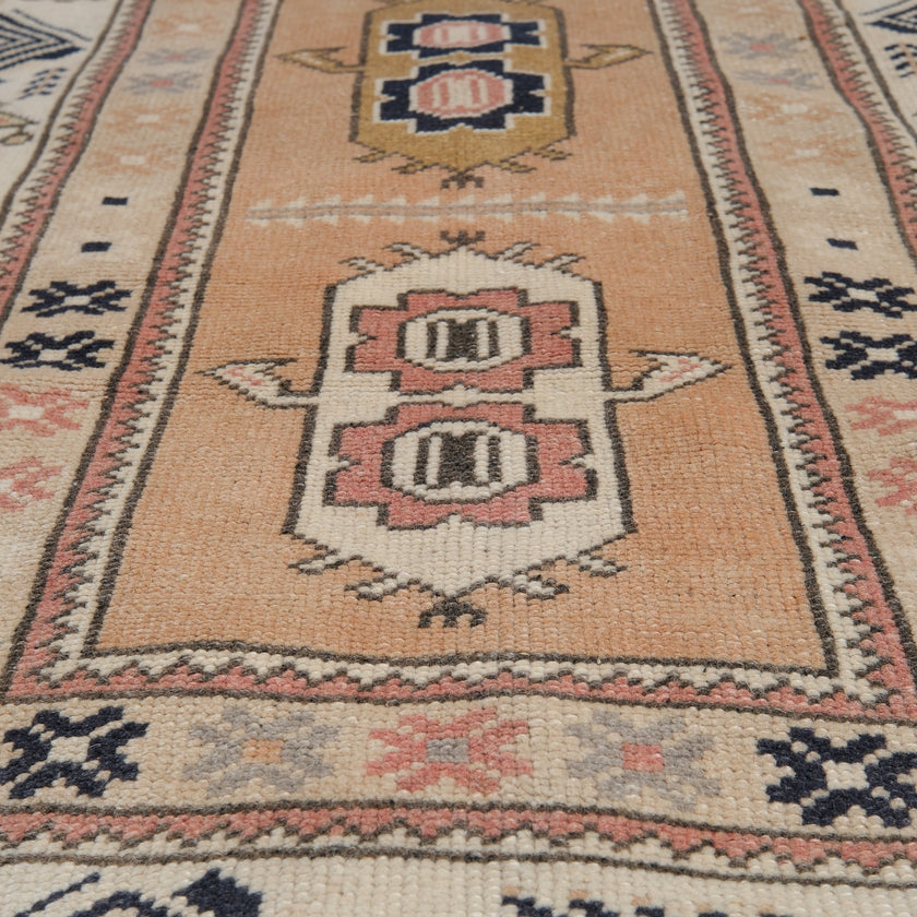 Z515 Handwoven Vintage Rug 2'9 x 4’7
