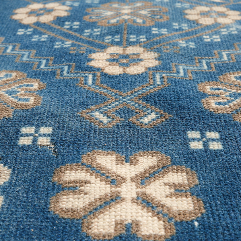 Z518 Handwoven Vintage Rug 2'5 x 4’10