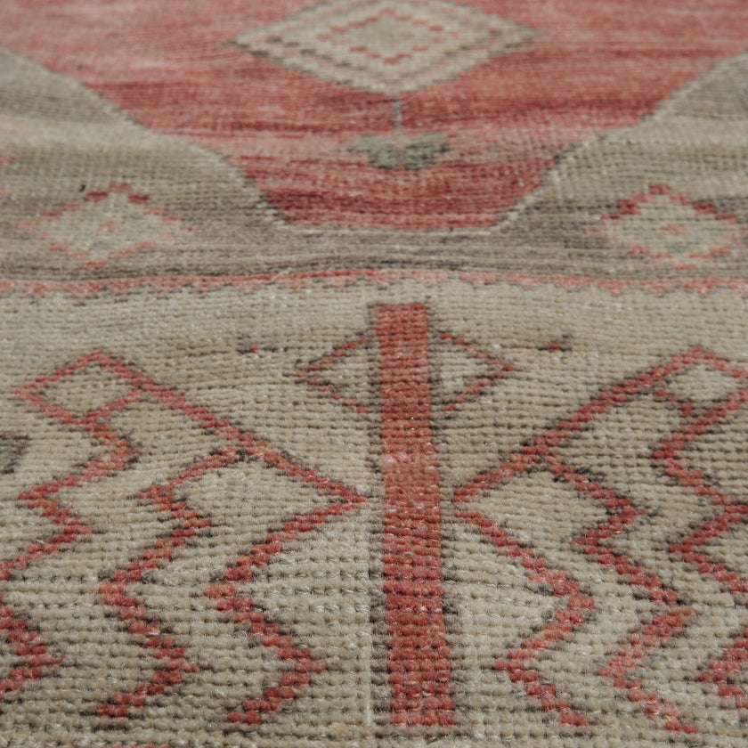 Z520 Handwoven Vintage Rug 2'3 x 7’11