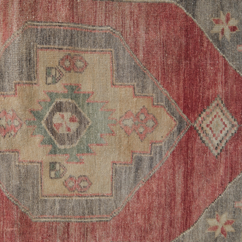 Z520 Handwoven Vintage Rug 2'3 x 7’11