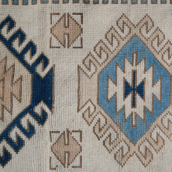 Z521 Handwoven Vintage Rug 2'7 x 4’4