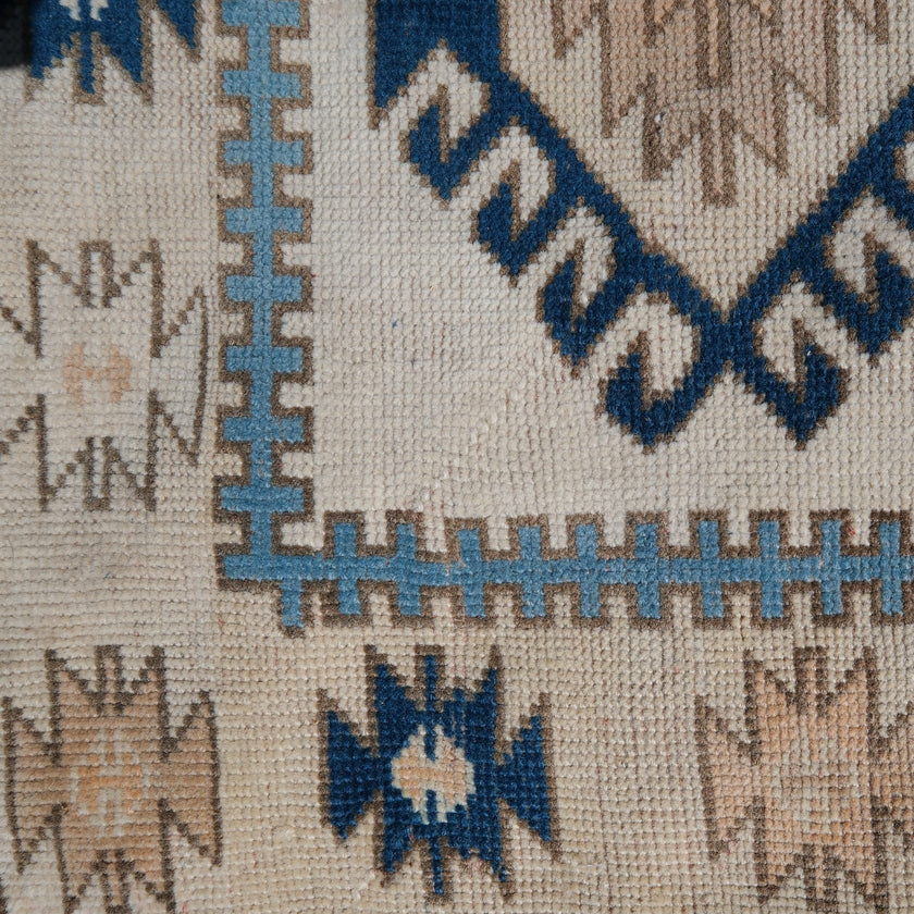 Z521 Handwoven Vintage Rug 2'7 x 4’4