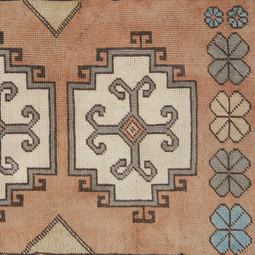 Z522 Handwoven Vintage Rug 3'6 x 4’6