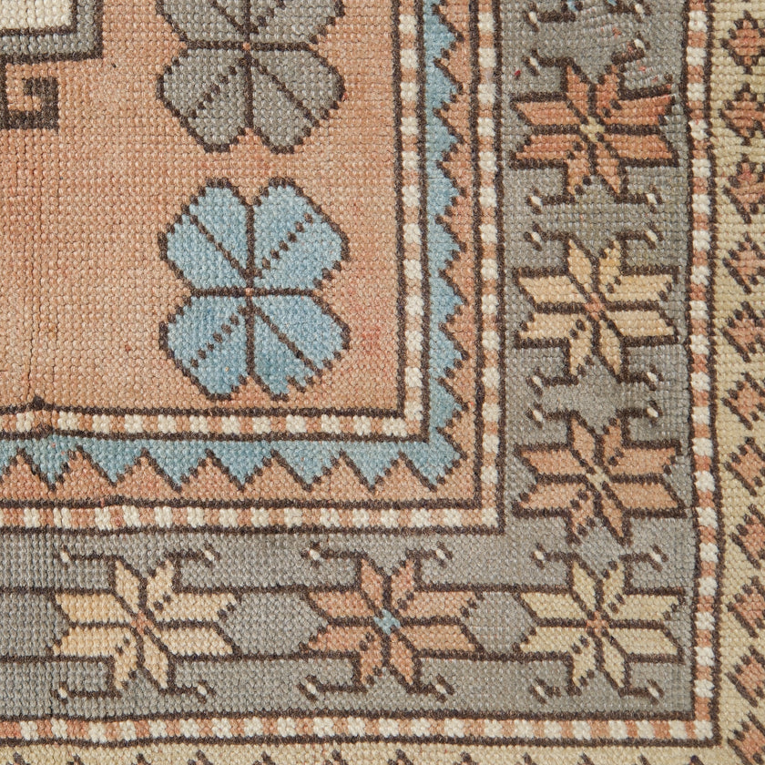 Z522 Handwoven Vintage Rug 3'6 x 4’6