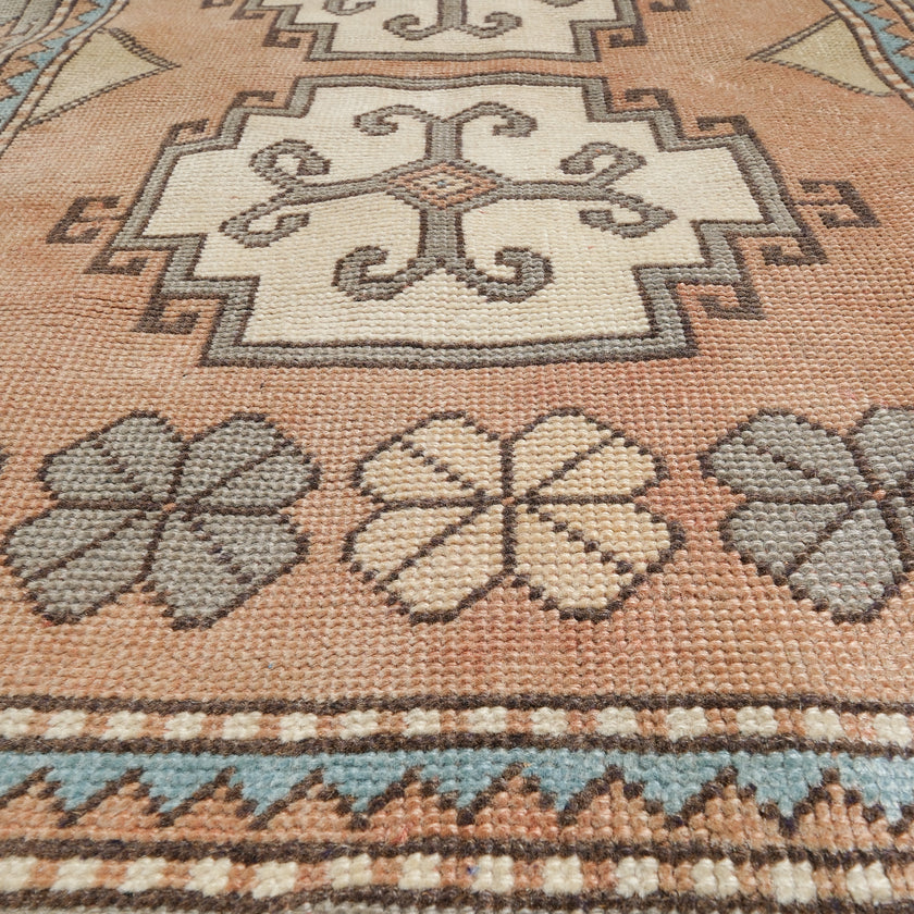 Z522 Handwoven Vintage Rug 3'6 x 4’6