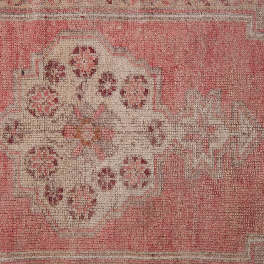 Z524 Handwoven Vintage Rug 2’4 x 5’9