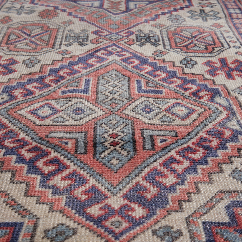 Z525 Handwoven Vintage Rug 2'5 x 5’10