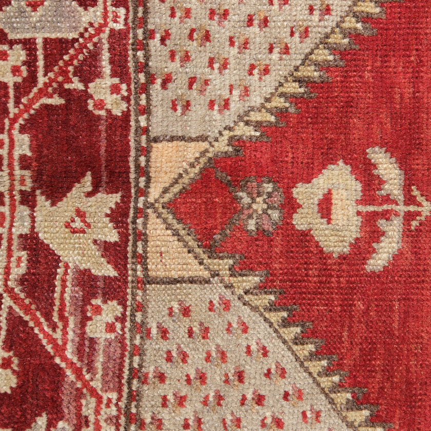 Z532 Handwoven Vintage Rug 3'4 x 5’9