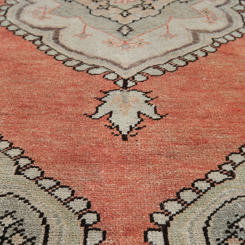Z537 Handwoven Vintage Rug 2'1 x 5’11