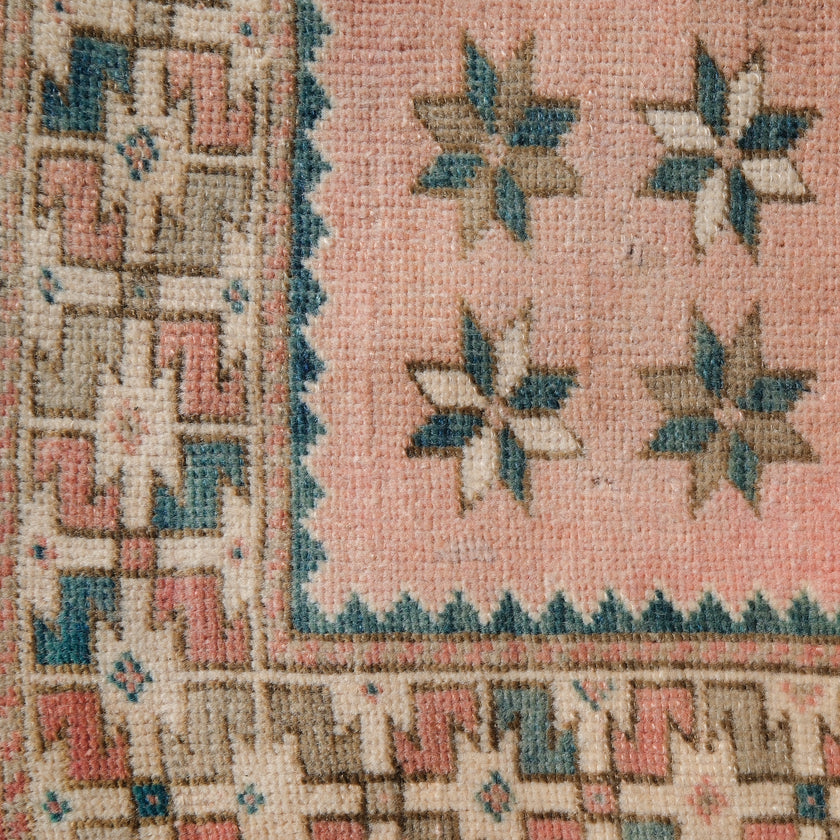 Z538 Handwoven Vintage Rug 3'2 x 4’5