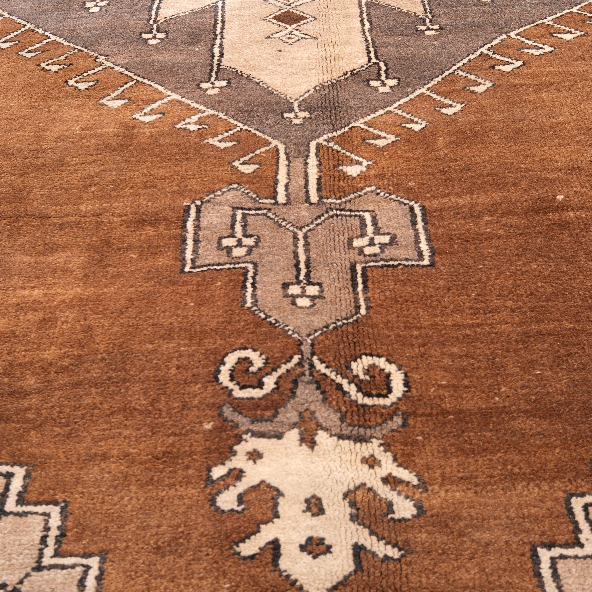 Z549 Handwoven Vintage Rug 9'1 x 12'8 – Zuma Imports