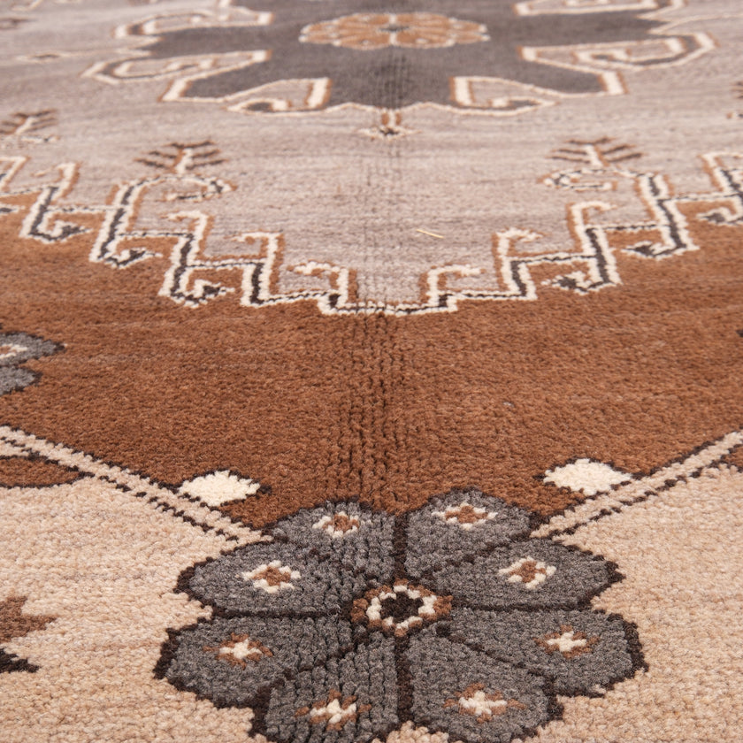 Z554 Handwoven Vintage Rug 7'5 x 10’2