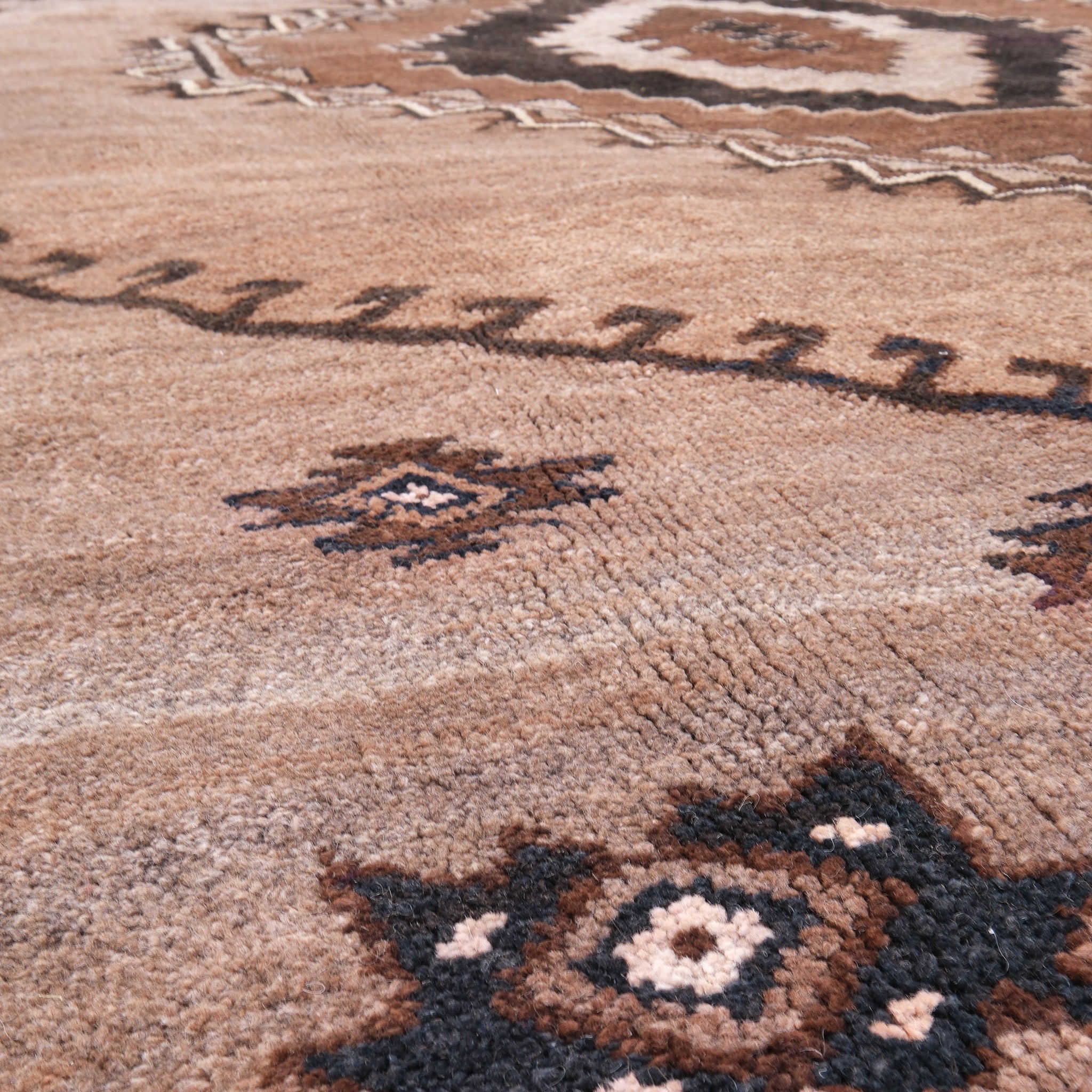 Z562 Handwoven Vintage Rug 8'4 x 11'3 – Zuma Imports
