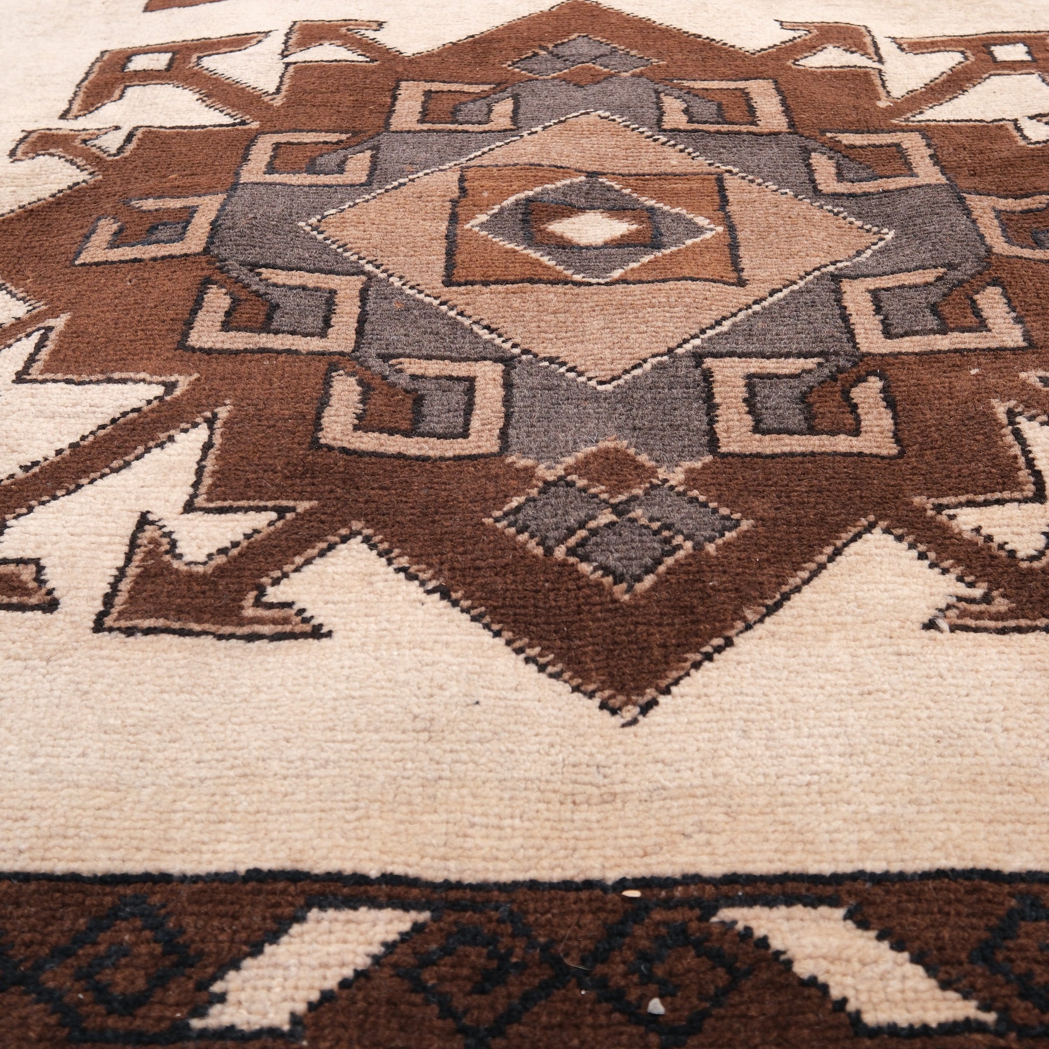 Z564 Handwoven Vintage Rug 5'3 x 9 – Zuma Imports