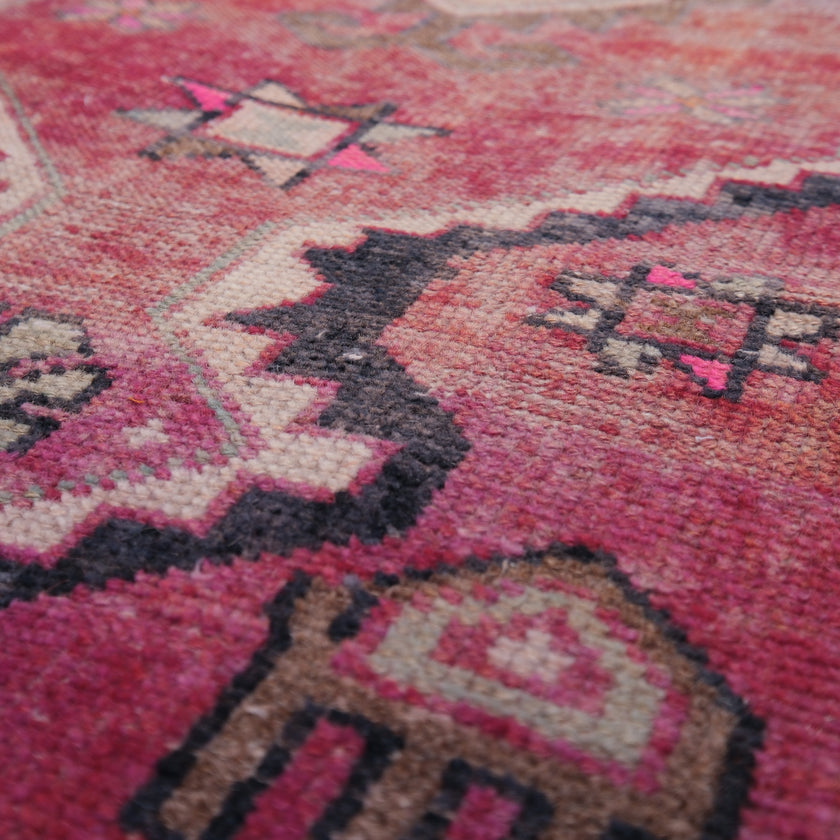 Z565 Handwoven Vintage Rug 2’6 x 4’11