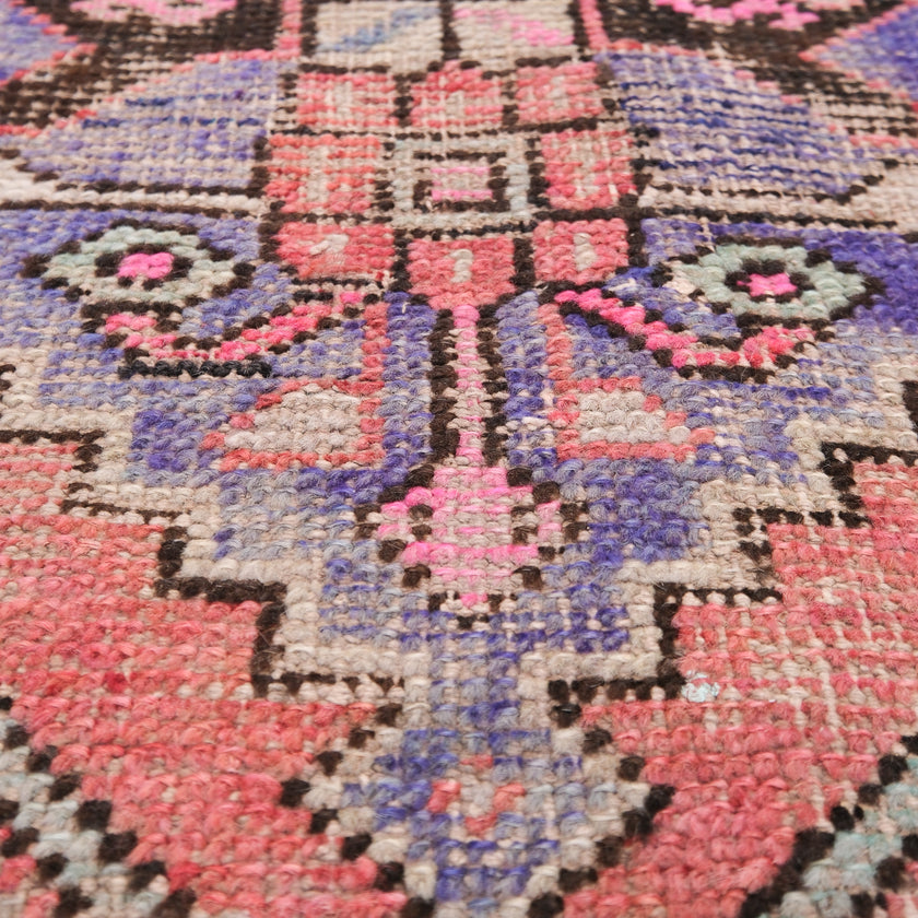 Z567 Handwoven Vintage Rug 2'7 x 7’4