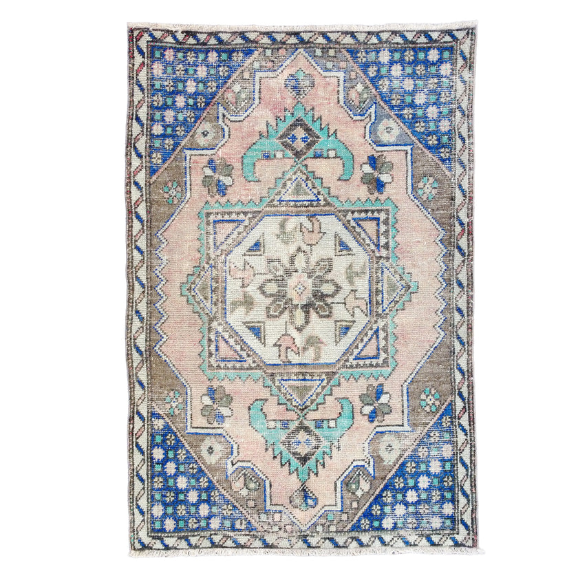 Z580 Handwoven Vintage Rug 3'9 x 5’8
