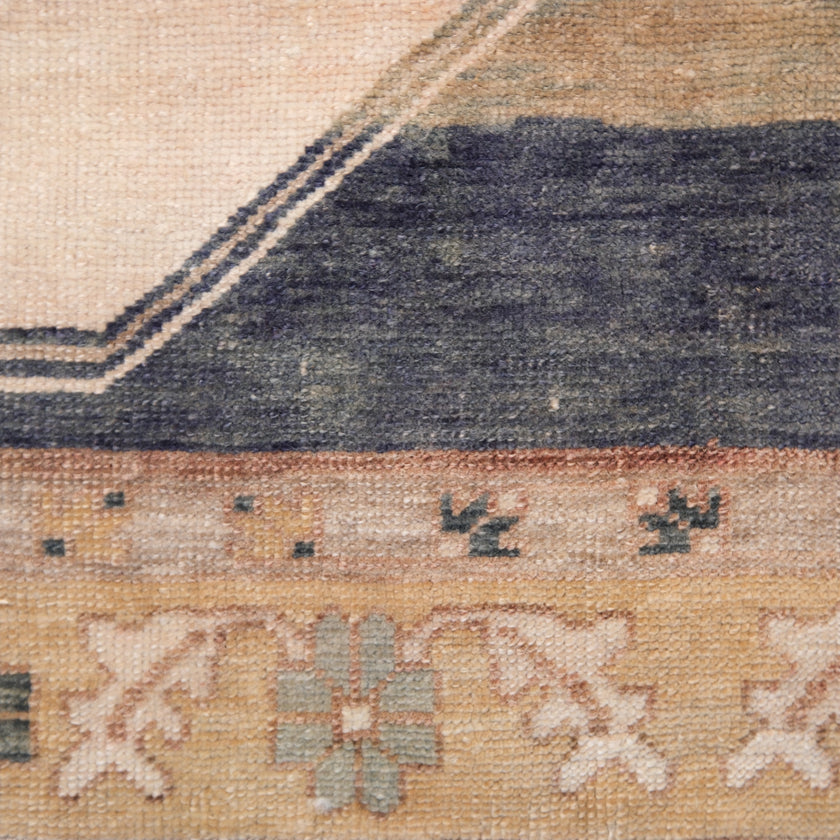 Z587 Handwoven Vintage Rug 3'3 x 10’9