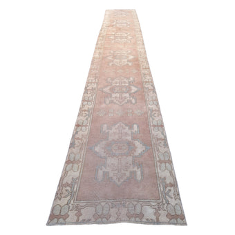 Z591 Handwoven Vintage Rug 2'9 x 16’8