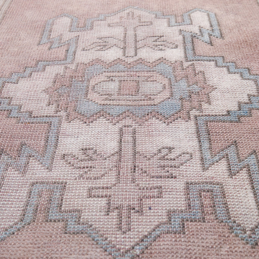Z591 Handwoven Vintage Rug 2'9 x 16’8