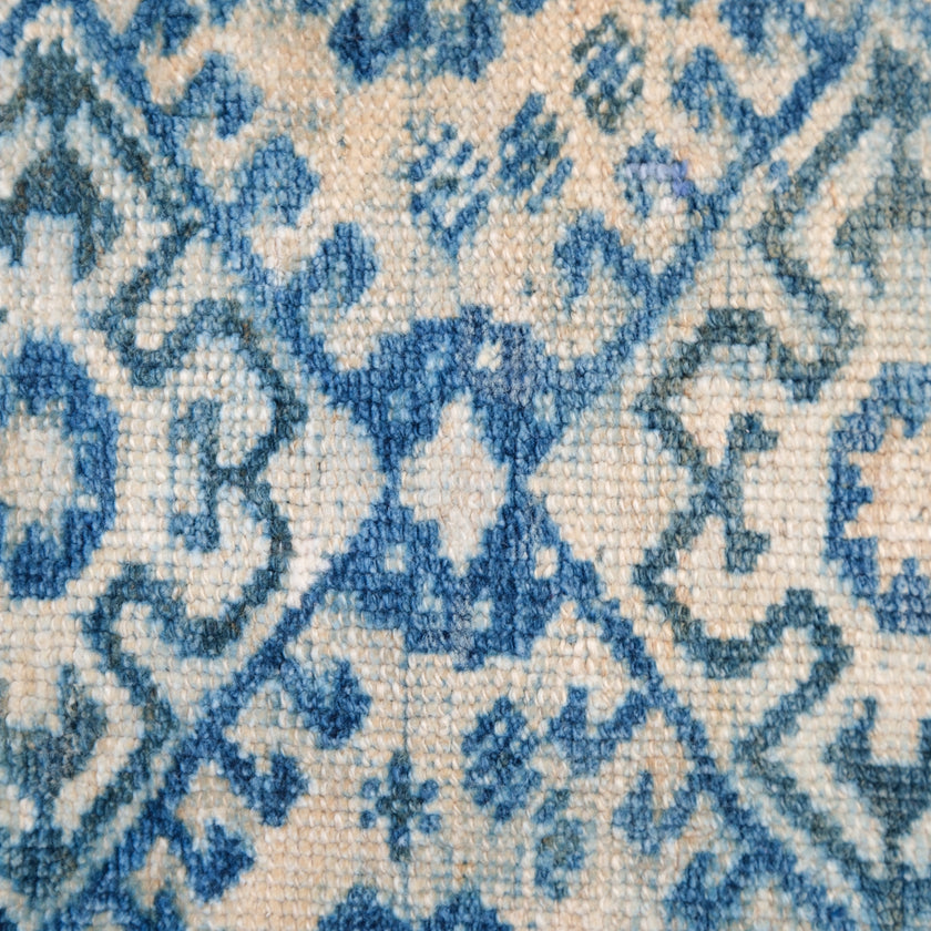 Z592 Handwoven Vintage Rug 2'6 x 5’9