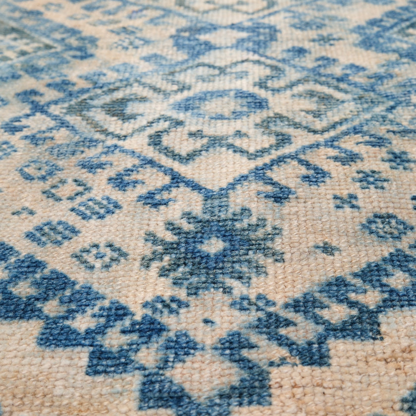 Z592 Handwoven Vintage Rug 2'6 x 5’9