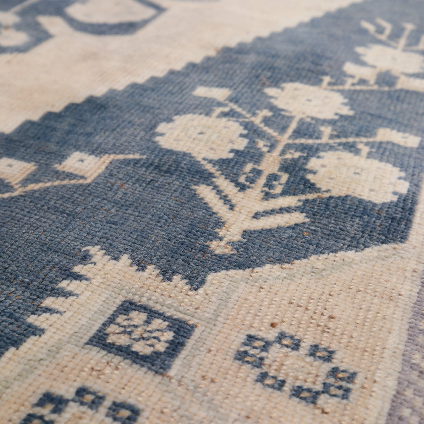 Z593 Handwoven Vintage Rug 2'11 x 6’5